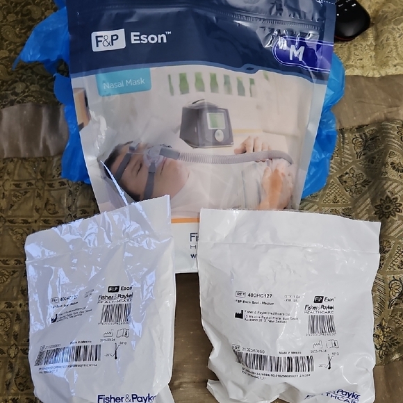 Eson Nasal Mask Medium w/ 2 Extra Seals. BRAND NEW !! - Picture 1 of 3